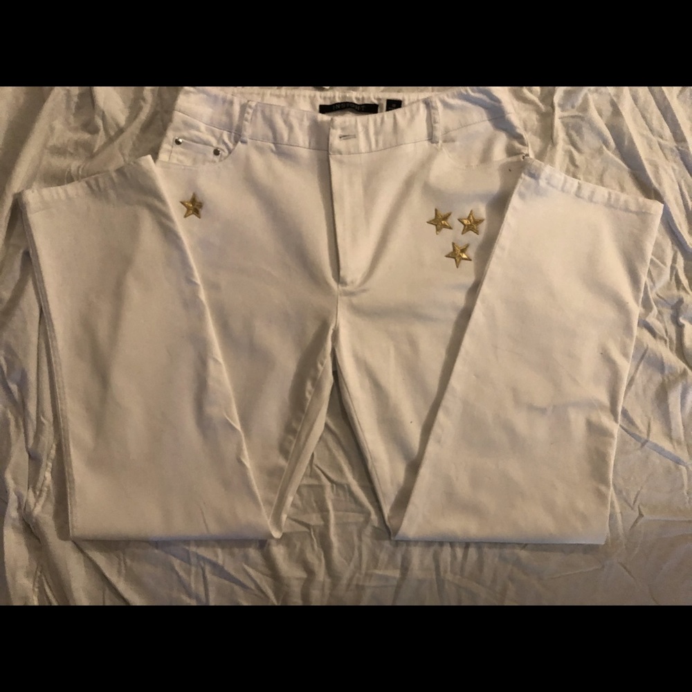 White relaxed shaped pants with fun gold stars - Picture 3 of 8